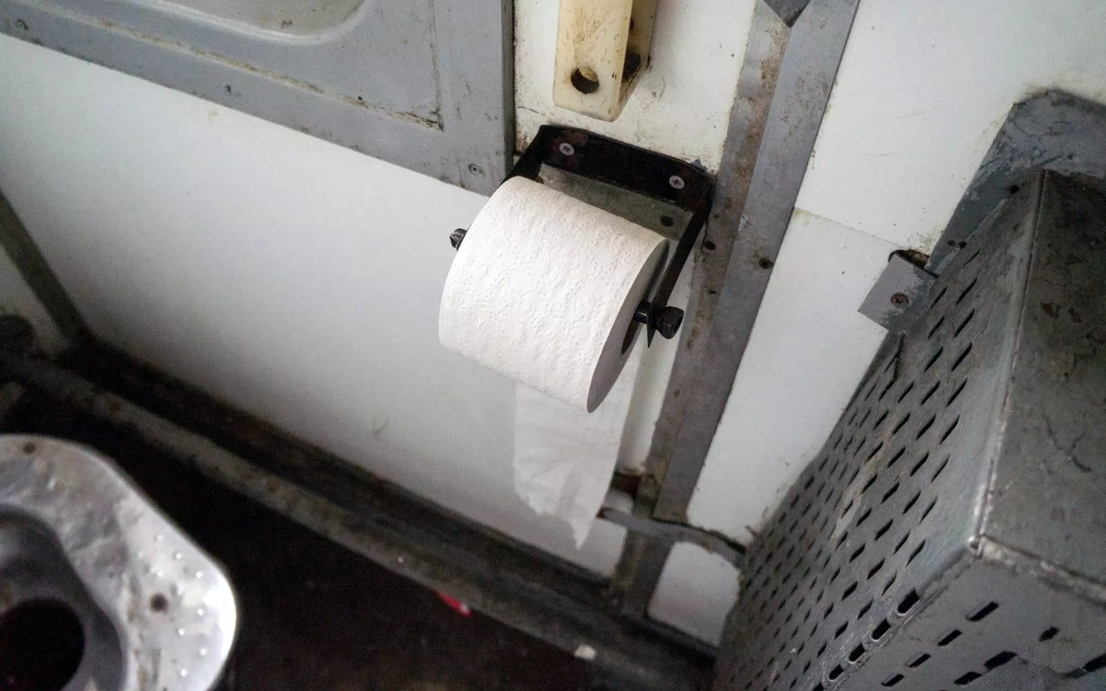 (8) - Внешний вид и состояние «старого» моторвагонного подвижного состава на примере электропоездов ЭР9